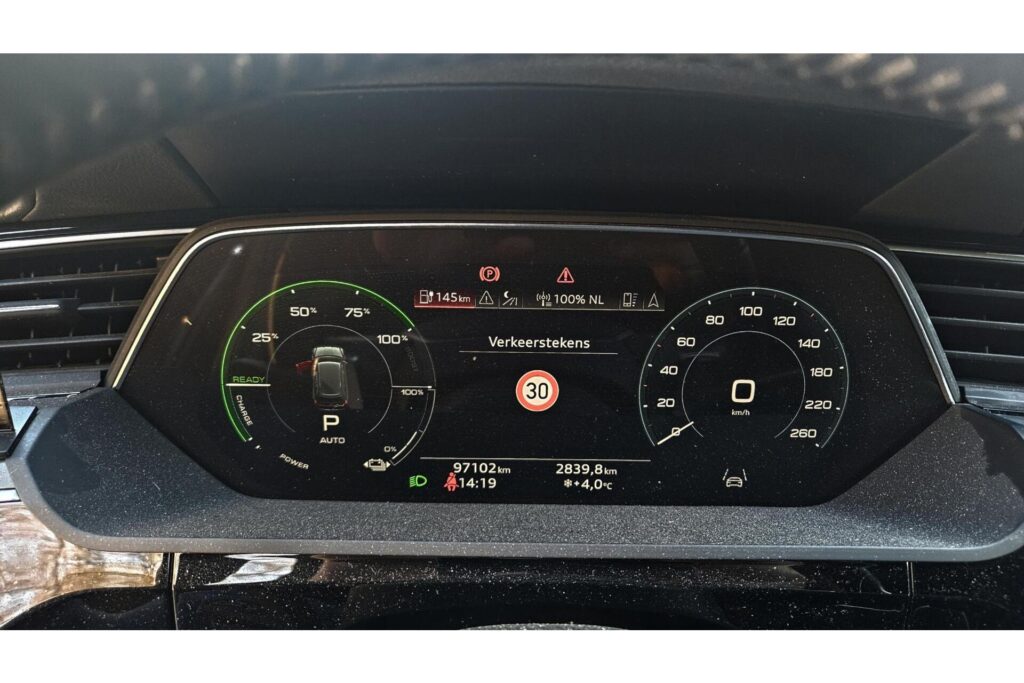 Audi e-tron Sportback 55 quattro Business edition 95 kWh Met zomer 21 inch en Wintervelgen 19 inch
