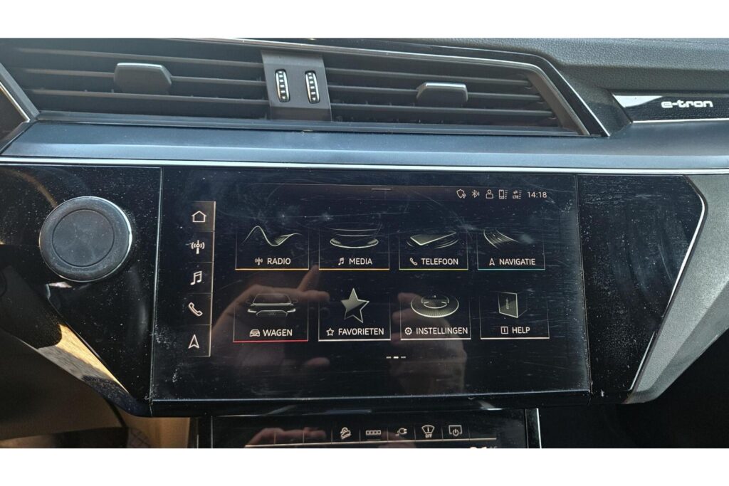 Audi e-tron Sportback 55 quattro Business edition 95 kWh Met zomer 21 inch en Wintervelgen 19 inch